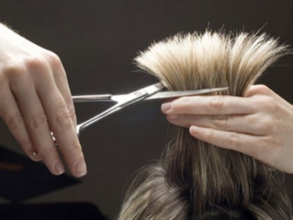 Easy ways to treat hair split ends at home permanently without having hair cut | बिना हेयर कट के घर बैठे ही ऐसे करें दो-मुंहे बालों का सफाया, मिलेंगे सॉफ्ट, सिल्की बाल