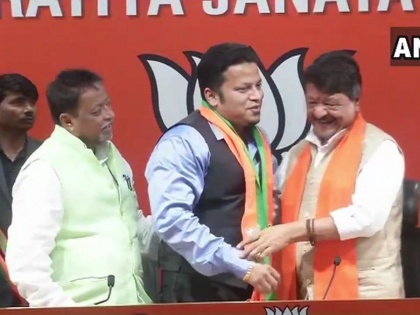 Loksabha elections 2019: Trinamool Congress MP Anupam Hazra to join BJP, other 6 leaders in connection with party | ममता बनर्जी को झटका; अनुपम हाजरा बीजेपी में हुए शामिल, कांग्रेस-माकपा के ये विधायक भी पार्टी से जुड़े