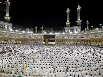 Hajj 2025 LIVE Muslim pilgrims pray Mount Arafat plains Arafat kept resonating sounds Labbaik Hajj test patience amid scorching heat | Hajj 2025: लब्बैक की सदाओं से गूंजता रहा अराफ़ात का मैदान, झुलसाती गर्मी के बीच हज सब्र का इम्तिहान 