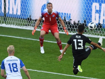 FIFA World Cup 2018: Iceland's Hannes Thor Halldorsson become star after halted Messi's Argentina | FIFA World Cup 2018: इस गोलकीपर ने नहीं करने दिया मेसी को गोल, कभी बनाता था फिल्में