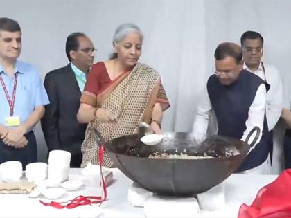 WATCH: Nirmala Sitharaman Takes Part In Pre-Budget 'Halwa' Ceremony | WATCH: निर्मला सीतारमण ने बजट पूर्व 'हलवा' समारोह में हिस्सा लिया, मंत्रालय के अधिकारियों को बांटा WATCH: Nirmala Sitharaman Takes Part In Pre-Budget 'Halwa' Ceremony | WATCH: निर्मला सीतारमण ने बजट पूर्व 'हलवा' समारोह में हिस्सा लिया, मंत्रालय के अधिकारियों को बांटा