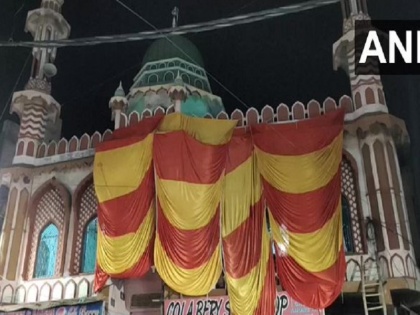 Aligarh: Halwaiyan Masjid has been covered ahead of the Holi festival in view of communal harmony | होली के मौके पर अलीगढ़ में ढांक दी गई हलवाइयां मस्जिद, पुलिस ने बताया क्यों किया गया ऐसा