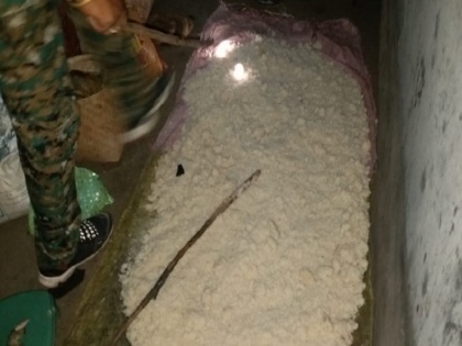 Jharkhand: Rice found in lockdown to be eaten and sold | झारखंड: लॉकडाउन में खाने के लिए मिला चावल तो हड़िया बनाकर बेच दिया, राज खुलने के बाद हुए फरार