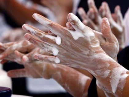corona alert how to make your hand soft after hand wash with soap, soft with home remedies | कोरोना अलर्ट: साबुन से हाथ धुलते-धुलते हो गए हैं रफ तो इन 5 तरीकों से फिर से बनाएं उन्हें सॉफ्ट