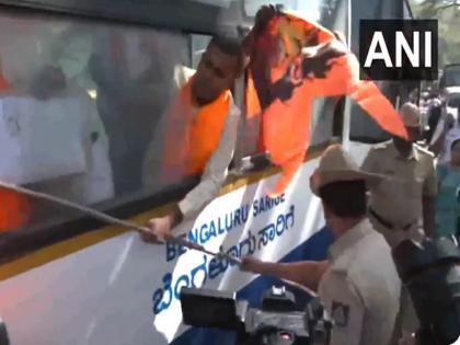 Hanuman flag case: Huge march of Hindu organizations, many people arrested by police, protests spread across the state | हनुमान ध्वज मामला: हिंदू संगठनों का विशाल मार्च, कई लोगों को पुलिस ने किया गिरफ्तार, पूरे राज्य में फैला विरोध प्रदर्शन Hanuman flag case: Huge march of Hindu organizations, many people arrested by police, protests spread across the state | हनुमान ध्वज मामला: हिंदू संगठनों का विशाल मार्च, कई लोगों को पुलिस ने किया गिरफ्तार, पूरे राज्य में फैला विरोध प्रदर्शन