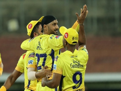 IPL 2019: MS Dhoni plays masterstroke with Harbhajan Singh bowling to flatten RCB in season opener | IPL 2019: धोनी के 'मास्टरस्ट्रोक' के आगे ऐसे बिखरी आरसीबी, एक गेंदबाज की बदौलत किया कोहली की टीम को 'ढेर'