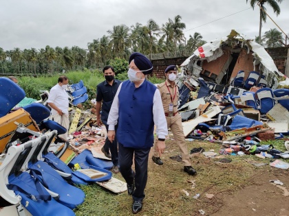 Kerala plane crash: Hardeep Singh Puri announces Rs 10 lakh as relief money to the family of the deceased | Kerala Plane Crash: हरदीप सिंह पुरी ने मृतकों के परिवार को सहायता राशि के तौर पर 10 लाख रुपये देने की घोषणा की
