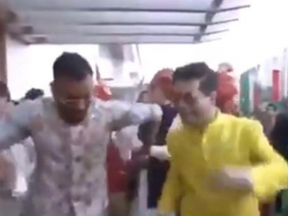 Hardik Pandya seen dancing with bridegroom at Akash Ambani-Shloka Mehta wedding, Video goes viral | हार्दिक पंड्या ने किया 'दूल्हे' आकाश अंबानी के साथ जमकर डांस, एंट्री गेट पर थिरके, वीडियो वायरल