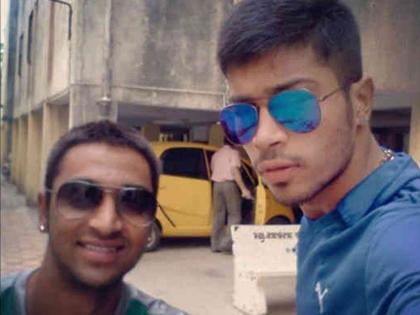 अपने बड़े भाई क्रुणाल के साथ हार्दिक पंड्या (R)