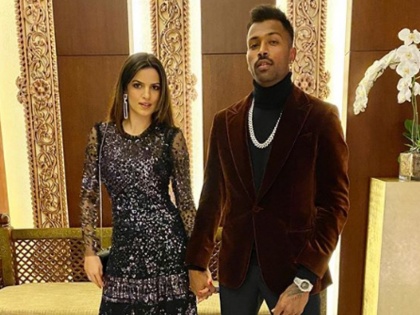 Indian all rounder Hardik Pandya makes his relationship with Natasa Stankovic official on new year, share romantic picture on Instagram | हार्दिक पंड्या ने इस मॉडल-एक्ट्रेस के साथ रिलेशन पर लगाई मुहर, इंस्टाग्राम पर हाथ थामे शेयर की फोटो