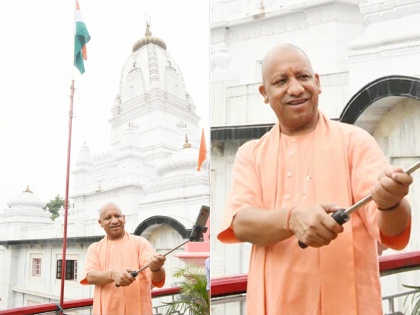 Independence Day 2023 CM Yogi Adityanath started "Har Ghar Tiranga" campaign hoisting tricolor in Gorakhnath temple 5 crore flags will be hoisted new record see pics | Independence Day 2023: सीएम योगी ने गोरखनाथ मंदिर परिसर में तिरंगा फहरा कर "हर घर तिरंगा" अभियान की शुरुआत की, फहराए जाएंगे 5 करोड़ से अधिक ध्वज, बनेगा नया रिकॉर्ड 
