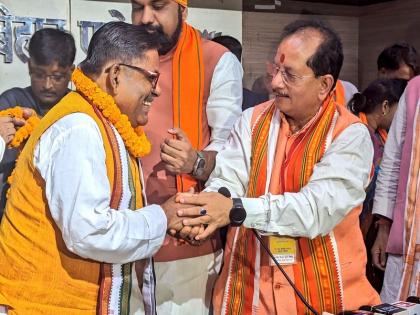 BJP played the game of social equation in Bihar, made Hari Sahni the Leader of Opposition in the Legislative Council | बिहार में भाजपा ने खेला सोशल समीकरण का खेल, विधान परिषद में हरि सहनी को बनाया नेता प्रतिपक्ष BJP played the game of social equation in Bihar, made Hari Sahni the Leader of Opposition in the Legislative Council | बिहार में भाजपा ने खेला सोशल समीकरण का खेल, विधान परिषद में हरि सहनी को बनाया नेता प्रतिपक्ष