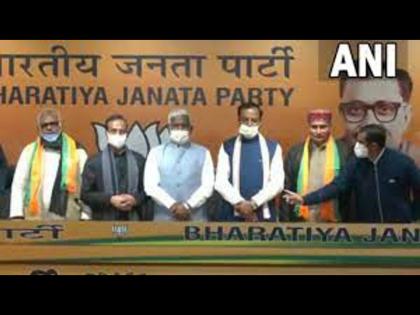 up election 2022 sp akhilesh yadav hariom yadav bjp | UP Election 2022: 'अखिलेश यादव चापलूसों की पार्टी चला रहे हैं', भाजपा में शामिल होने के बाद सपा विधायक का हमला up election 2022 sp akhilesh yadav hariom yadav bjp | UP Election 2022: 'अखिलेश यादव चापलूसों की पार्टी चला रहे हैं', भाजपा में शामिल होने के बाद सपा विधायक का हमला