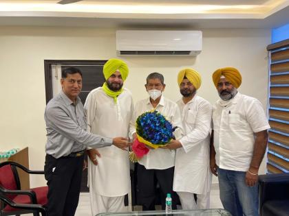 punjab Congress crisis All's Still Not Well PCC Chief Navjot Singh Sidhu Meets Harish Rawat Capt Amarinder Singh | punjab Congress crisis: नवजोत सिंह सिद्धू से मिले हरीश रावत, अमरिंदर सिंह सरकार पर हमला जारी, पंजाब कांग्रेस में सत्ता संघर्ष तेज