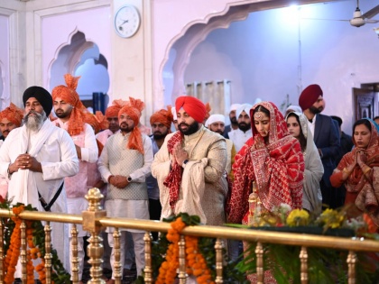 AAP MLA and minister Harjot Singh Bains tied knot IPS officer Jyoti Yadav got married Punjab see photos | Harjot Bains-Jyoti Yadav: आप विधायक और मंत्री हरजोत सिंह बैंस आईपीएस अधिकारी ज्योति यादव के साथ परिणय सूत्र में बंधे, देखें तस्वीरें