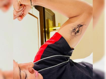 Captain Harmanpreet Kaur got World Cup tattoo on her body | कप्तान हरमनप्रीत कौर पर चढ़ा जीत का खुमार, बॉडी पर बनवाया वर्ल्ड कप का टैटू