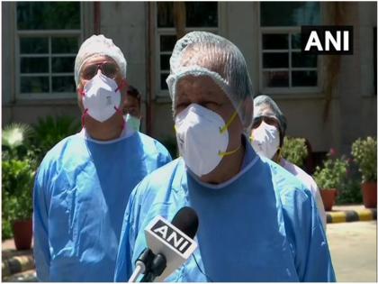 Coronavirus: Dr Harsh Vardhan visits Rajiv Gandhi Super Speciality Hospital delhi today | कोरोना संकटः स्वास्थ्य मंत्री हर्षवर्धन ने किया राजीव गांधी सुपर स्पेशलिटी अस्पताल का दौरा, कहा- यहां हैं 177 मरीज एडमिट, कोई सीरियस नहीं Coronavirus: Dr Harsh Vardhan visits Rajiv Gandhi Super Speciality Hospital delhi today | कोरोना संकटः स्वास्थ्य मंत्री हर्षवर्धन ने किया राजीव गांधी सुपर स्पेशलिटी अस्पताल का दौरा, कहा- यहां हैं 177 मरीज एडमिट, कोई सीरियस नहीं