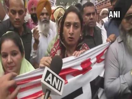 protest rally in delhi jantar mantar harsimrat kaur detained | दिल्ली में अकाली दल ने किया प्रदर्शन, हिरासत में ली गईं हरसिमरत कौर protest rally in delhi jantar mantar harsimrat kaur detained | दिल्ली में अकाली दल ने किया प्रदर्शन, हिरासत में ली गईं हरसिमरत कौर