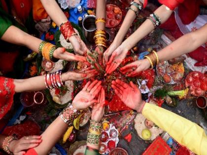 Hartalika Teej 2020 Date Auspicious Time And Complete Method Of Worship Pooja Samagri Significance | हरतालिका तीज 2020: जानें क्या है पौराणिक कथा, तिथि, शुभ मुहूर्त, महत्व और पूजा विधि