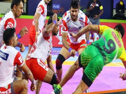 PKL 2019: Haryana Steelers beat Patna Pirates by 35-26 | PKL 2019: हरियाणा ने 35-26 से जीता मैच, लेकिन पटना पाइरेट्स के प्रदीप नरवाल ने जीत लिया दिल PKL 2019: Haryana Steelers beat Patna Pirates by 35-26 | PKL 2019: हरियाणा ने 35-26 से जीता मैच, लेकिन पटना पाइरेट्स के प्रदीप नरवाल ने जीत लिया दिल