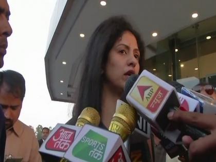 hasin jahan reaches mohammed shami amroha house with her daughter | मोहम्मद शमी के घर अचानक पहुंची हसीन जहां, साथ में बेटी और वकील भी