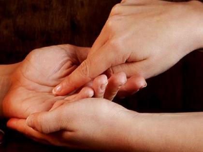 Hast rekha palmistry gyan and its love life connection | प्रेमिका या पत्नी के हाथ में हैं ये रेखा तो मिल सकता है आपको धोखा, ऐसे व्यक्ति का प्रेम होता है वासना से भरा