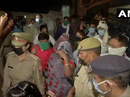 Hathras scandal: Victim families leave for Lucknow under tight security, hearing today in Allahabad High Court | हाथरस कांड: पीड़ित परिवार कड़ी सुरक्षा में लखनऊ के लिए रवाना, इलाहाबाद हाई कोर्ट में सुनवाई आज
