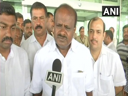 Karnataka CM HD Kumaraswamy warn to step down when asked 'Congress MLAs saying Siddaramaiah is their CM | कर्नाटक के मुख्यमंत्री कुमारस्वामी की धमकी, 'अब हद पार कर रहे हैं कांग्रेस विधायक, सीएम पद छोड़ने को तैयार'