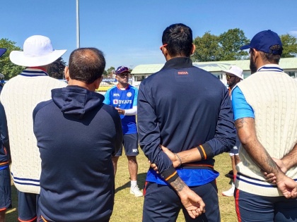 India-England Series rohit sharma Shubman Gill Head Coach Rahul Dravid join Test squad in Leicester BCci share photo | India-England Series: टीम इंडिया से जुड़े कोच और कप्तान, रोहित शर्मा के साथ ये खिलाड़ी कर सकता है ओपनिंग, खिलाड़ियों को दे रहे 'टिप्स'