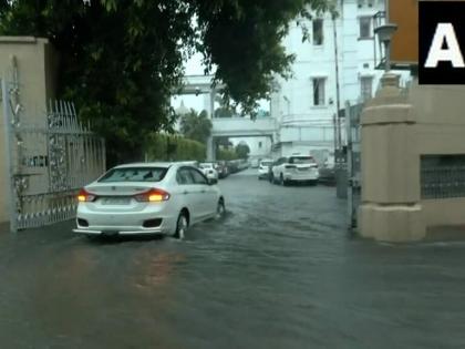 watch see video live update Uttar Pradesh Waterlogging Vidhan Sabha Bhawan due incessant rainfall work draining out water witnessed in Lucknow | UP Vidhan Sabha Bhawan Waterlogging: बारिश से बेहाल यूपी विधानसभा भवन, वाइपर-बाल्टी से पानी निकाल रहे कर्मचारी, सोशल मीडिया पर वीडियो वायरल watch see video live update Uttar Pradesh Waterlogging Vidhan Sabha Bhawan due incessant rainfall work draining out water witnessed in Lucknow | UP Vidhan Sabha Bhawan Waterlogging: बारिश से बेहाल यूपी विधानसभा भवन, वाइपर-बाल्टी से पानी निकाल रहे कर्मचारी, सोशल मीडिया पर वीडियो वायरल