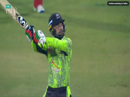 WATCH: Rashid Khan Plays MS Dhoni-Like 'Helicopter Shot', Ball Flies For A Massive Six In PSL Match | WATCH: राशिद खान ने एमएस धोनी की तरह 'हेलीकॉप्टर शॉट' खेलकर लगाया छक्का, गेंद को भेजा 99 मीटर दूर
