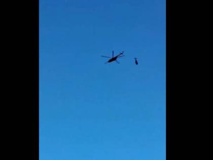 Helicopter being airlifted by MI-17 crashes in Kedarnath Watch Video | केदारनाथ: एमआई-17 से ले जाया जा रहा हेलीकॉप्टर हुआ दुर्घटनाग्रस्त, तेजी से वायरल हो रहा वीडियो, देखें यहां Helicopter being airlifted by MI-17 crashes in Kedarnath Watch Video | केदारनाथ: एमआई-17 से ले जाया जा रहा हेलीकॉप्टर हुआ दुर्घटनाग्रस्त, तेजी से वायरल हो रहा वीडियो, देखें यहां