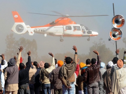 Bihar assembly elections 2020 Corona cools election environment market of choppers starts leaders are not booked | Bihar assembly elections 2020: कोरोना ने चुनावी माहौल को किया ठंडा, कराहने लगा हेलिकॉप्टरों का बाजार, नेता नहीं कर रहे बुक