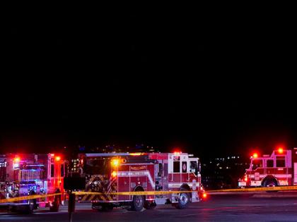 US Plane collides with helicopter before landing at Washington DC airport plane falls into river | US: वॉशिंगटन डीसी एयरपोर्ट पर लैंडिंग से पहले हेलीकॉप्टर से टकराया विमान, नदी में गिरा प्लेन