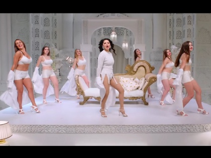 Sunny Leone 'Hello Ji' Video: Sunny Leone's Ragini MMS Returns video song ALTBalaji | Sunny Leone 'HelloJi' Video: सनी लियोनी के इस नए वीडियो ने मचाई धूम, 'Ragini MMM Returns' का है गाना; देखें वीडियो