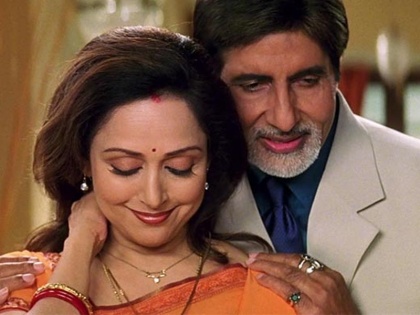 Amitabh Bachchan romances with Hema Malini | अमिताभ बच्चन ने हेमा मालिनी संग किया रोमांस, वीडियो हो रहा वायरल
