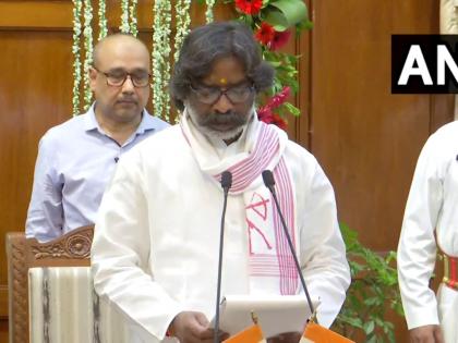 Jharkhand swearing-in ceremony champai soren out Hemant Soren in Governor CP Radhakrishnan administered oath released jail June 28 after 5 months became 13th CM on July 4 | Jharkhand swearing-in ceremony: राज्यपाल राधाकृष्णन ने शपथ दिलाई, पांच महीने बाद 28 जून को जेल से रिहा, 4 जुलाई को झारखंड के 13वें मुख्यमंत्री बने सोरेन 