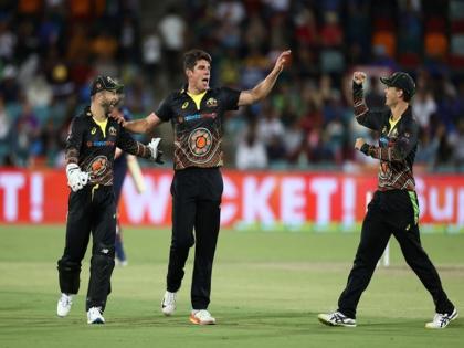 Australia vs India 1st T20 Moises Henriques take three wicket and dominate indian team | INDvsAUS: 11 साल पहले किया था टी-20 में डेब्यू, अब तक खेले हैं सिर्फ 12 मैच, अब किया टीम इंडिया का बड़ा नुकसान