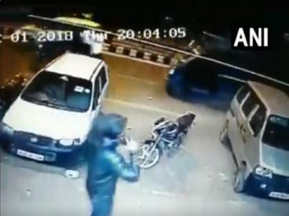 Delhi khyala photographer Ankit Saxena murder case CCTV out, he said to friends i am in danger | सीसीटीवी फुटेज आया सामने, अंकित ने हत्या से पहले दोस्त से कहा था- खतरे में है मेरी जान Delhi khyala photographer Ankit Saxena murder case CCTV out, he said to friends i am in danger | सीसीटीवी फुटेज आया सामने, अंकित ने हत्या से पहले दोस्त से कहा था- खतरे में है मेरी जान