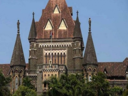 Mumbai High Court directs District Collectors to prepare data on migrants trapped due to Corona virus | हाईकोर्ट ने जिलाधिकारियों को कोरोना वायरस के कारण फंसे प्रवासियों के आंकड़े तैयार करने को कहा