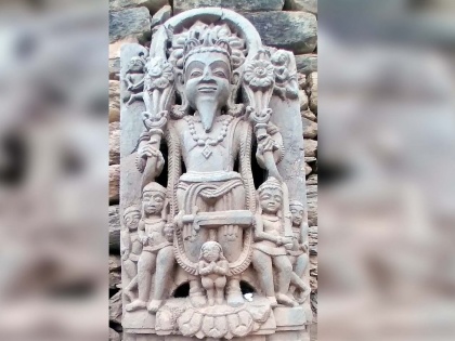 mandi 12th century sculpture sun god found in pangana dehri temple himachal pradesh | पांगणा गांव में खुदाई, निकली 12वीं शताब्दी की सूर्य देव की प्राचीन मूर्ति, जानिए सबकुछ