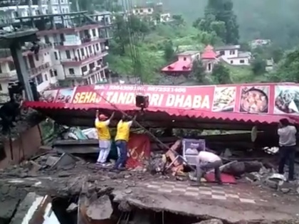 Himachal Pradesh: 10 people rescued from debris of building collapsed due to heavy rain | हिमाचल प्रदेश: कुमारहट्टी में ढही ढाबे की इमारत, दो दर्जन फौजियों के दबे होने की आशंका, 10 लोगों को निकाला गया