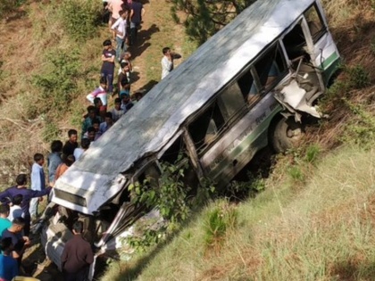 school bus rolled down a hill in Lower Khalini Shimla himachal pradesh 2 students and bus driver died | हिमाचल प्रदेश: खाई में पलटी स्कूली बस, ड्राइवर समेत 2 बच्चों की मौत