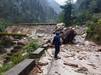 Himachal Pradesh 21 dead, 12 injured, 6 missing last 24 hours heavy rainfall continues trigger flashflood situations landslides Disaster Management Authority see video | Himachal Pradesh: भूस्खलन, बाढ़ और बादल फटने से हिमाचल का बुरा हाल, 21 की मौत और 12 घायल, 6 लापता, देखें वीडियो