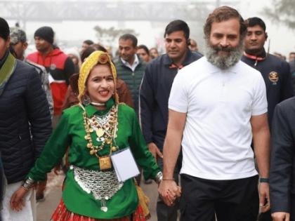 Himani Narwal Murder Case Won’t cremate until culprits held accused Himani's mobile relationship extorted lakhs blackmailing body found stuffed in suitcase in Rohtak | Himani Narwal Murder Case: आरोपी के पास हिमानी का मोबाइल?, रिलेशनशिप में था और ब्लैकमेल कर लाखों ऐंठे?, आखिर क्या है कहानी Himani Narwal Murder Case Won’t cremate until culprits held accused Himani's mobile relationship extorted lakhs blackmailing body found stuffed in suitcase in Rohtak | Himani Narwal Murder Case: आरोपी के पास हिमानी का मोबाइल?, रिलेशनशिप में था और ब्लैकमेल कर लाखों ऐंठे?, आखिर क्या है कहानी