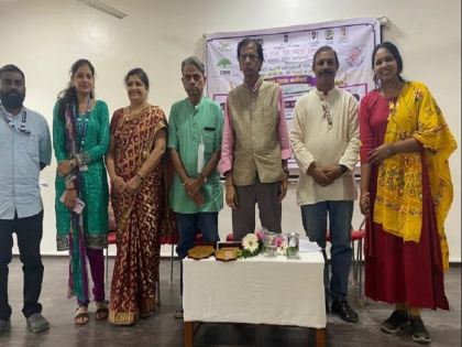 Mumbai: Special event on Hindi Diwas at Maniben Nanavati Mahila Mahavidyalaya | मुंबई: मणिबेन नानावटी महिला महाविद्यालय में हिंदी दिवस पर विशेष आयोजन, छात्राओं ने अपनी कविताओं, कहानियों का किया पाठ