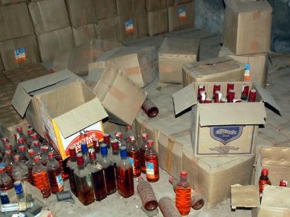 486 liquor cartons missing from police strong room in Uttar Pradesh | लो जी लोः उत्तर प्रदेश में पुलिस थाने से नौ एमएम की पिस्तौल के बाद शराब की 486 पेटियां गायब