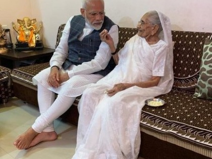Prime Minister Modi's mother Hiraben gave Rs 25,000 in PM-care fund | प्रधानमंत्री नरेंद्र मोदी की मां हीराबेन ने पीएम-केयर फंड में दिए 25,000 रुपये