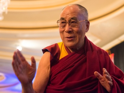 Government clarifies stand on Dalai lama says, he is free to go anywhere in India | दलाई लामा पर मोदी सरकार की सफाई, कहा- धार्मिक गतिविधियों को लेकर वो आजाद हैंं