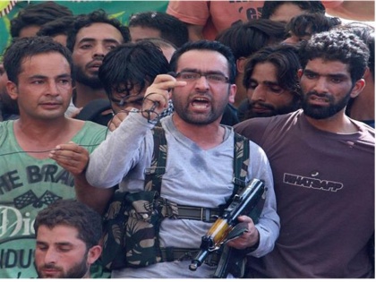 Hizb commander Riyaz Naikoo warns of attack on Jammu and Kashmir jail staff | कश्मीर घाटी के मोस्ट वांटेड हिज्बुल कमांडर नायकू ने दी ये 'गीदड़ भभकी' 